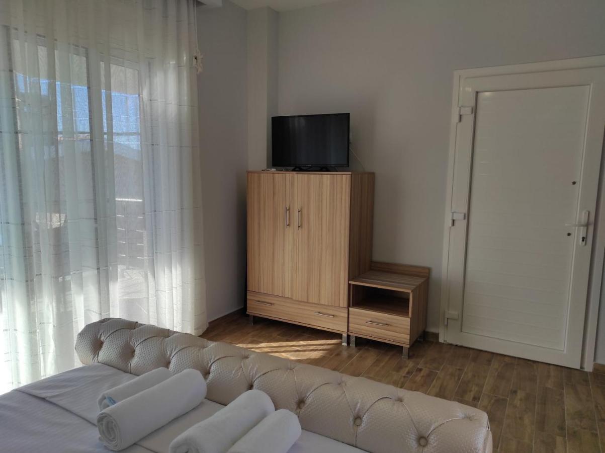 Blue Beach Apartments Ofrínion Eksteriør bilde